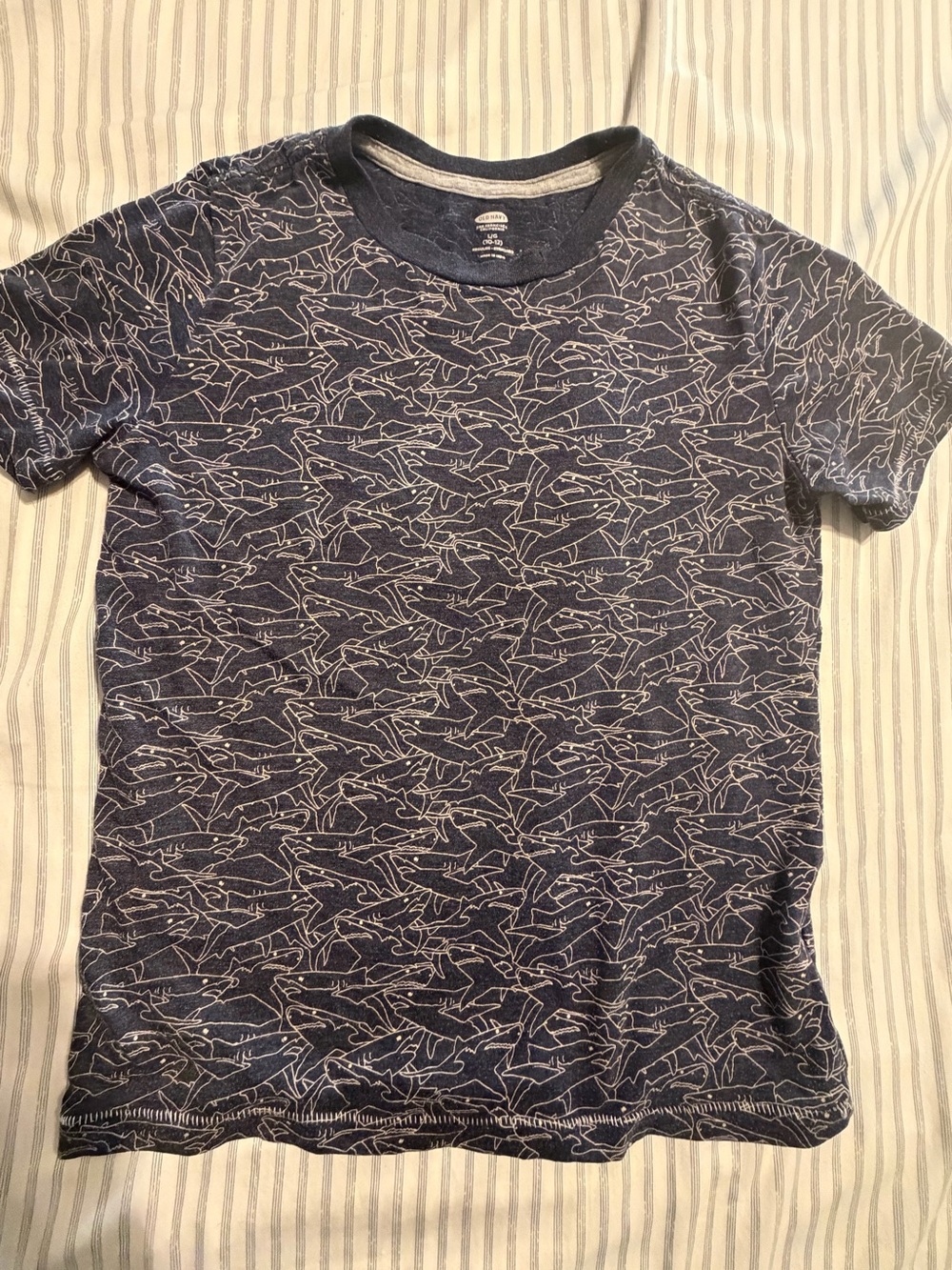 2 for$6✨Old Navy Boy’s Navy Shark Short-Sleeve Tee, Size L (Age 10-12)